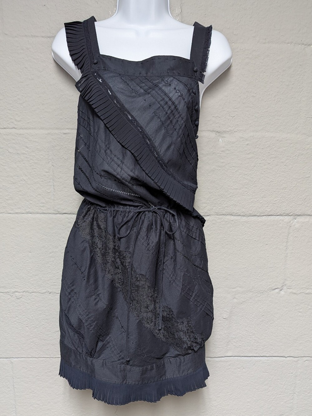 BCBG Mx Azria Runway Dress Size M Black Cotton Eyelet Ruffle Lace Bubble Hem